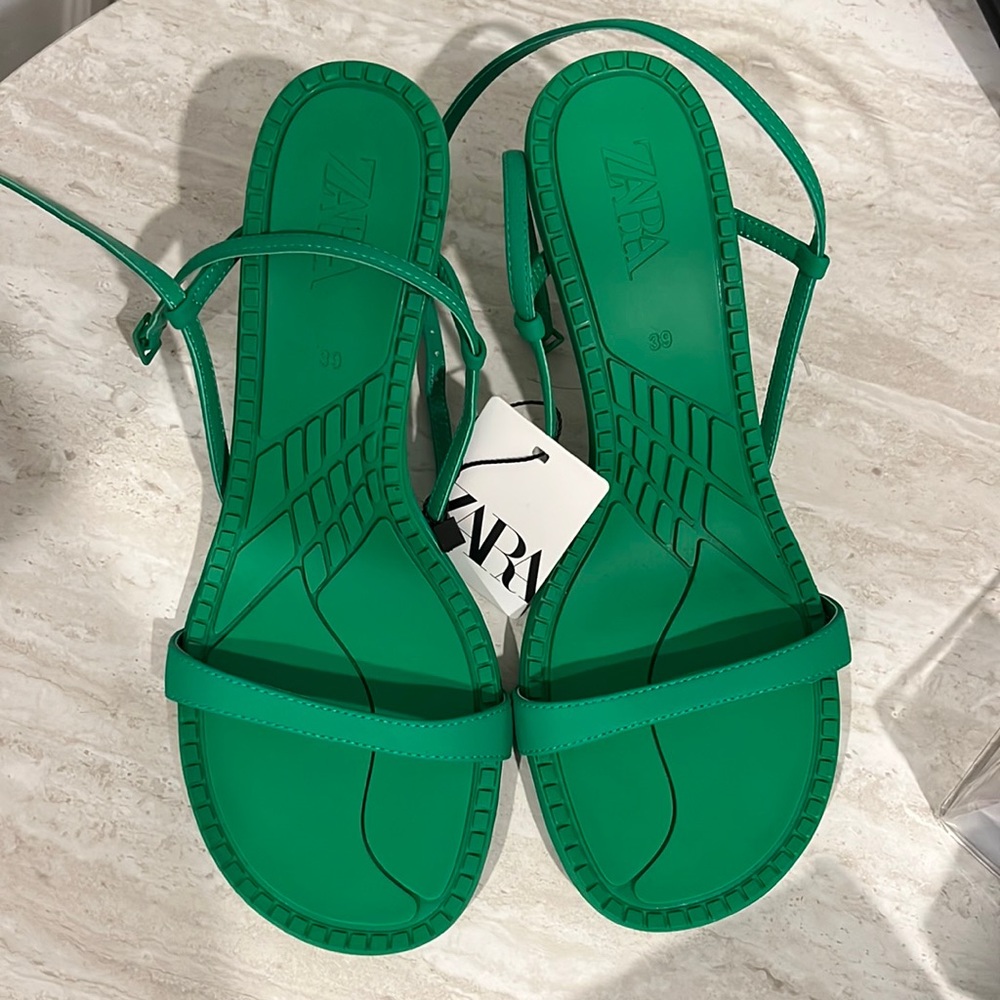 Never worn Zara green heels. Super cute and comfy